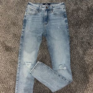 Hollister skinny jeans size 25, never worn